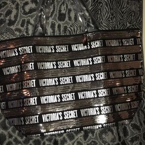 Brand new Victoria secret bag . Never used .